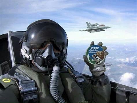 F 16 Piloto De Merda Sua Calca